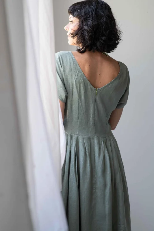 Eloise short sleeved dress in Slate